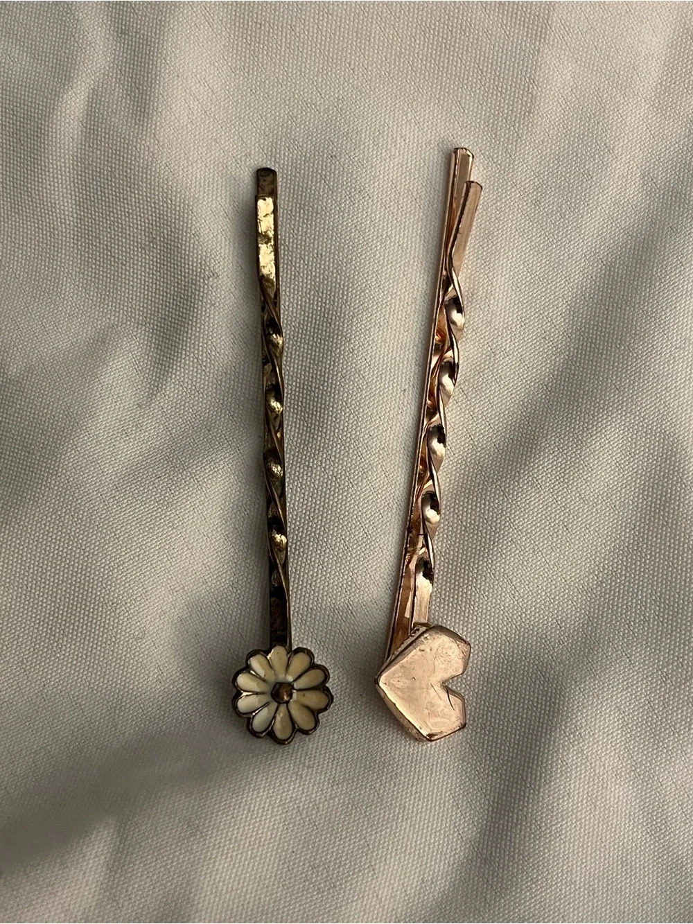 Zara Gold-Tone Daisy and Heart Hair Pin Set